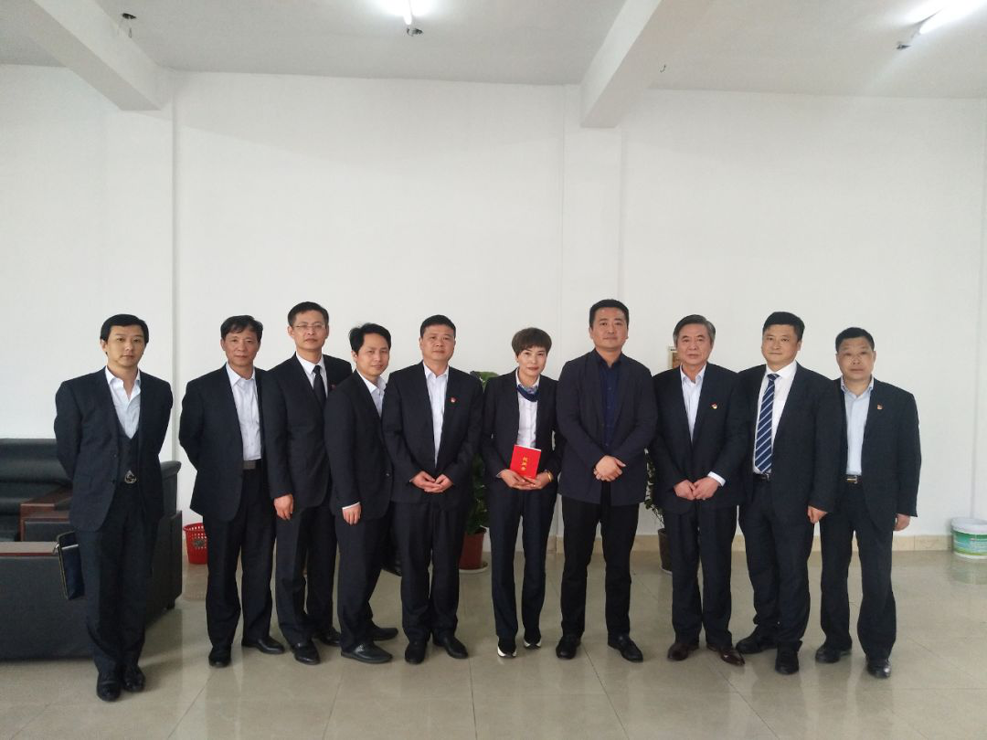 江西長運黨委書記、董事長王曉看望慰問“中國好人榜”獲得者李小英
