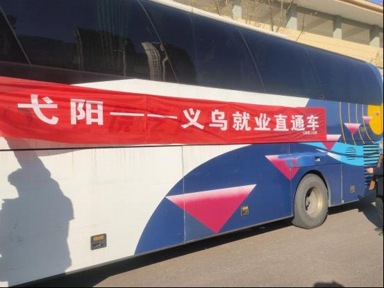江西長運(yùn)上饒汽運(yùn)積極開展“點(diǎn)對點(diǎn)”定制返崗包車運(yùn)輸服務(wù) 已組織返崗復(fù)工專線車326余臺(tái)次