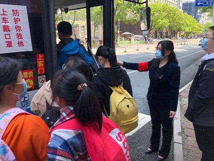 復(fù)學(xué)進(jìn)行時(shí) || 景德鎮(zhèn)公交、鷹潭公交開(kāi)通復(fù)學(xué)專(zhuān)線(xiàn)