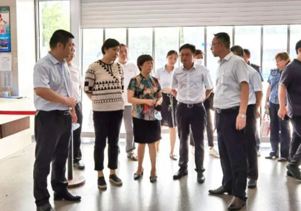車小琴、熊敏一行檢查徐坊客運分公司創(chuàng)建工作