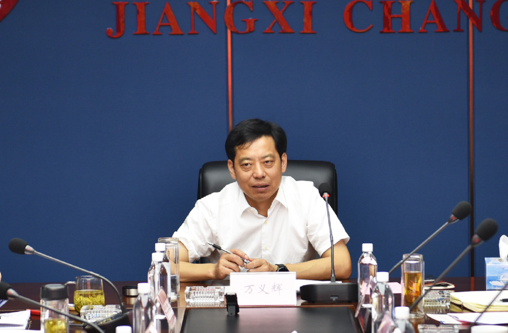 南昌市政公用集團黨委副書記、總經(jīng)理萬義輝一行調(diào)研江西長運