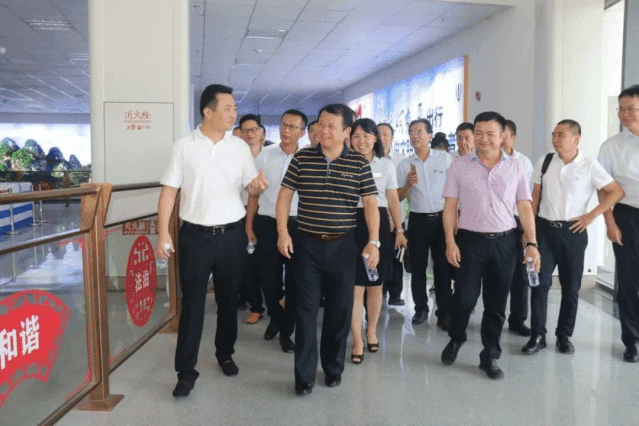 王曉、郭曉慶一行深入吉安長運、吉安公交調(diào)研指導(dǎo)