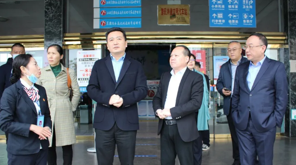 王曉在景德鎮(zhèn)公交、長運(yùn)調(diào)研