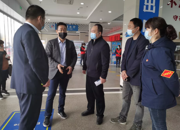 黃俊、穆孫祥先后深入徐坊客運(yùn)分公司督導(dǎo)文明創(chuàng)建、疫情防控、安全生產(chǎn)工作