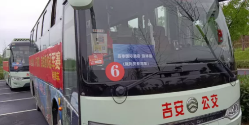 吉安公交為群眾辦實(shí)事，專車接送運(yùn)動(dòng)員、體考生參賽